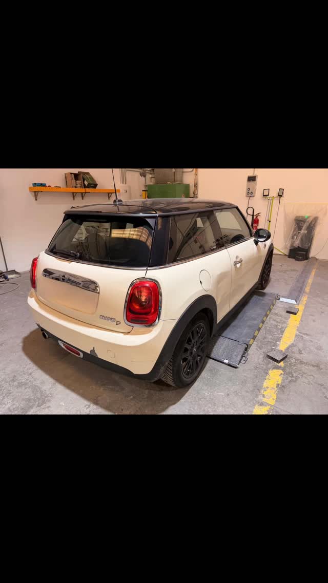 Mini en el taller de chapa y pintura Auto Smile