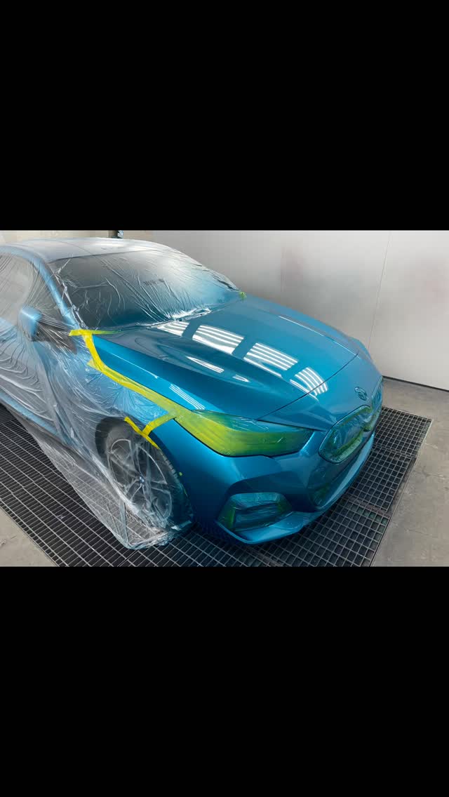 Trabajo real de pintura de un coche en Auto Smile